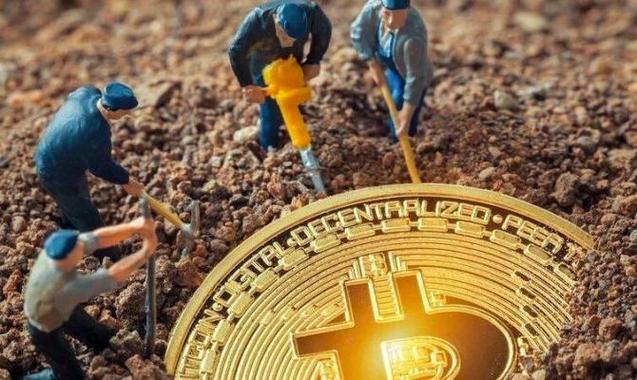High-efficiency Bitcoin mining rig adapted for solar power hosting